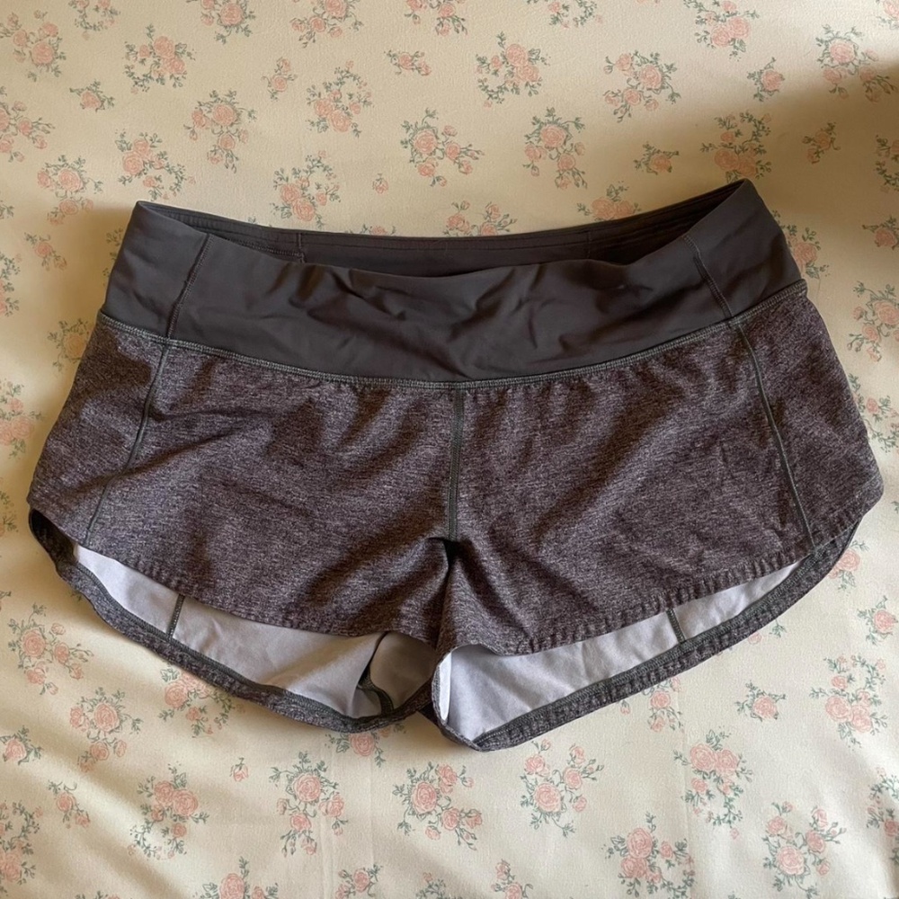 Lululemon speed up low-rise lined short in size 6!